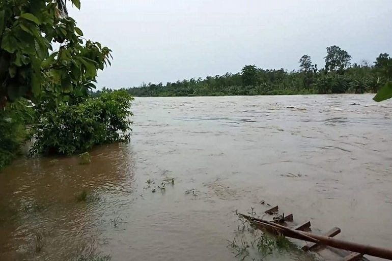 Curah Hujan Tinggi Mengakibatkan Banjir Di Dusun Kurra, Desa Kurma