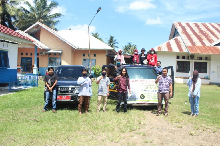 Warga Anreapi siap-siap mendistribusikan bantun kepada korban bencana alam di Desa Kelapadua, Kecamatan Anreapi, Polewali Mandar