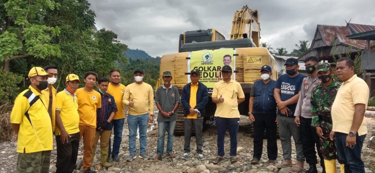 Golkar Peduli, DPC Golkar Polman Turunkan 1 Unit Alat Berat ke Lokasi Banjir Riso