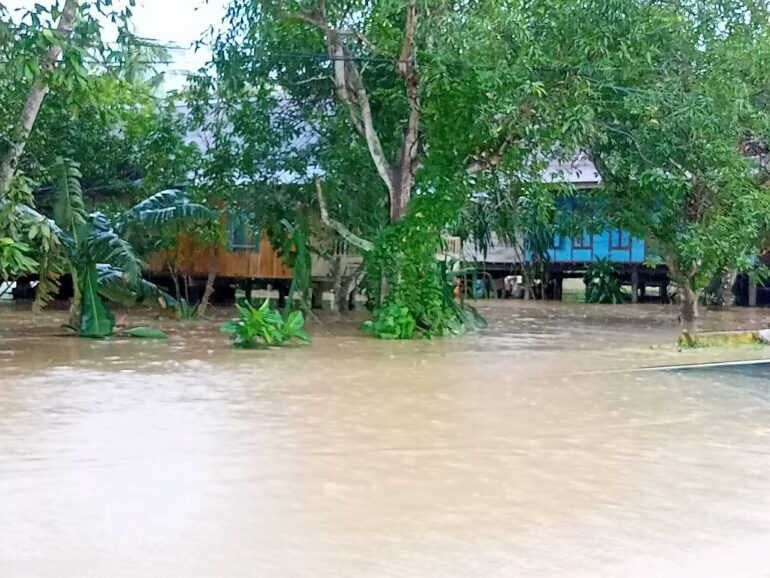 Air Sungai Binuang Meluap Merendam Puluhan Rumah Warga