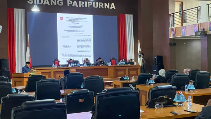 Rapat Paripurna DPRD Polman tentang pengesahan RPJMD