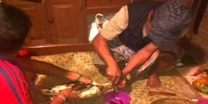 Prosesi penyembelian hewan ternak untuk sang bayi yang di Toratu. Sumber Photo. Sapri