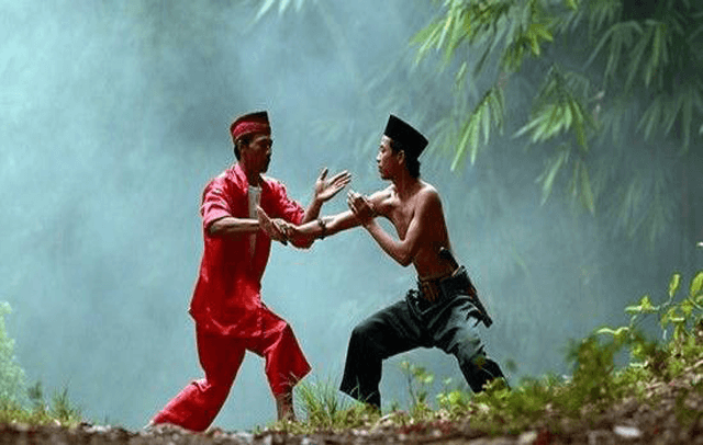 Bela diri mancaq Suku Pattae. Gambar ilustrasi diambil dari situs koranbogor.com (2015)