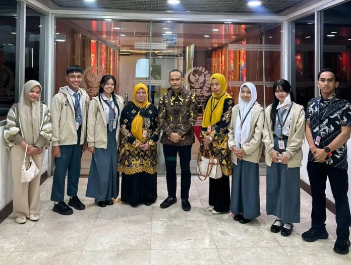 Senator Jufri Mahmud Beri Dukunga Bagi Siswa asal Polewali Mandar di Kanca