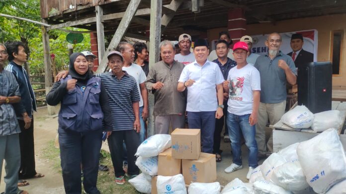 Penyaluran Bantuan Alat Tanggap Ikan untuk Nelayan di Polewali Mandar