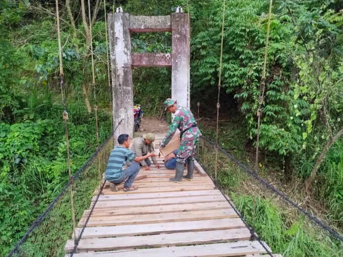 rehab jembatan gantung sepanjang 60 meter di Desa Lenggo, Kecamatan Bulo, Kabupaten Polewali Mandar,