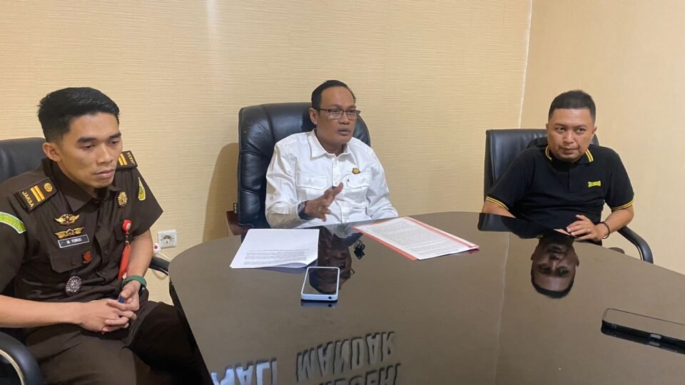 Konferensi Pers Kejari Polman