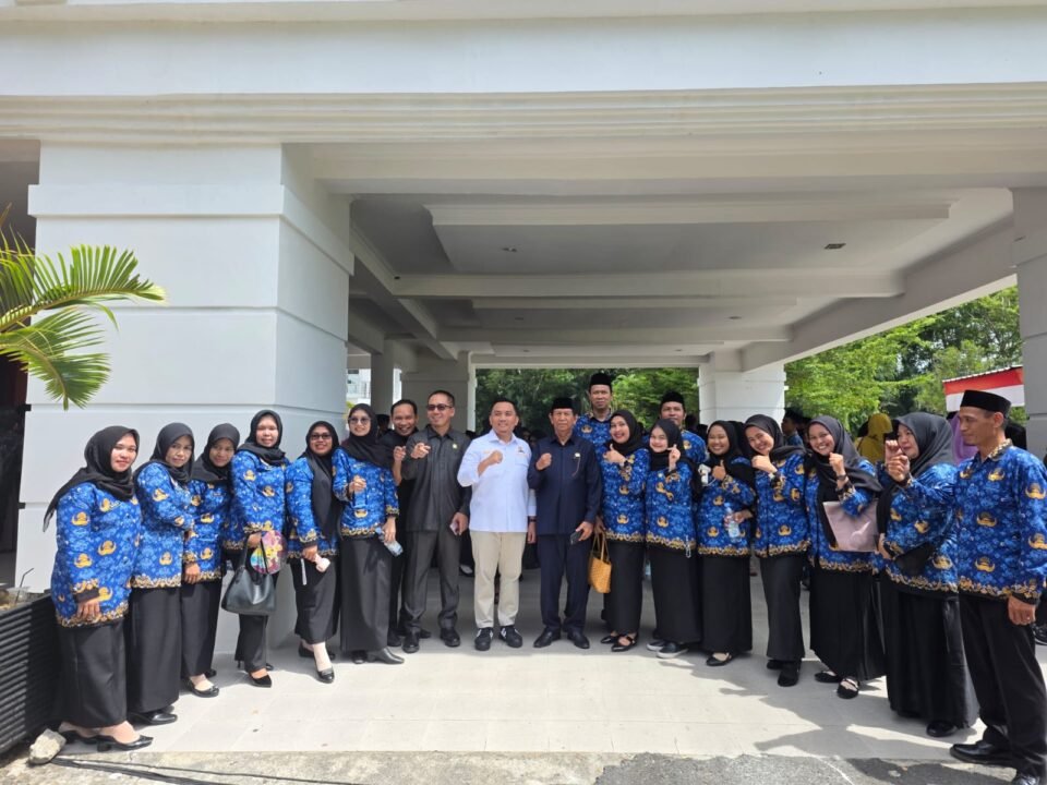 Ketua DPRD Fahry Fadly