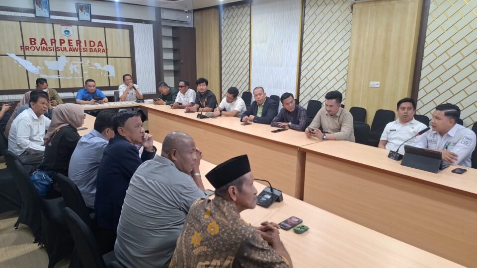 DPRD Kabupaten Polewali Mandar (Polman) melakukan kunjungan kerja ke Badan Perencanaan Pembangunan, Riset dan Inovasi Daerah (Bapperida) Provinsi Sulawesi Barat di Mamuju, Rabu (22/4/2026),