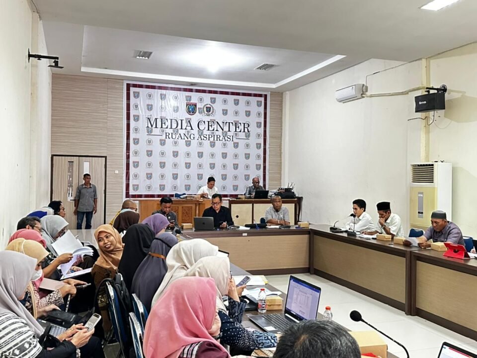 kinerja sektor UMKM yang dinilai belum berkembang signifikan dalam pembahasan LKPJ 2025