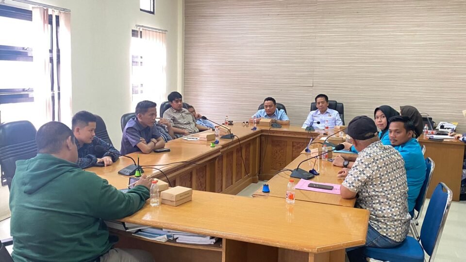 rapat dengar pendapat yang digelar di Ruang Komisi IV DPRD Polewali Mandar, Kamis (7/5/2026).