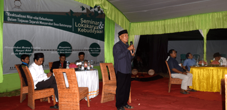 H Hasan Dalle saat menghadiri lokakarya budaya di lapangan Desa Batetangnga