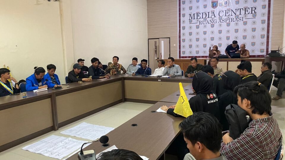 RDP Anggoa Dewan bersama Mahasiswa