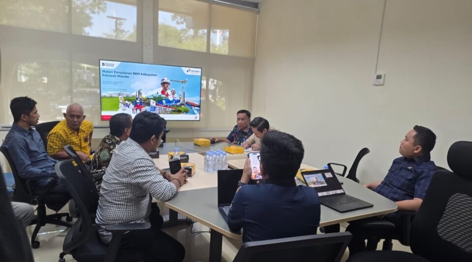 Ketua DPRD Polewali Mandar, Fahry Fadly, bersama Komisi II DPRD Polman menemui PT Pertamina Patra Niaga Regional Sulawesi di Makassar, Kamis (23/7/2026).