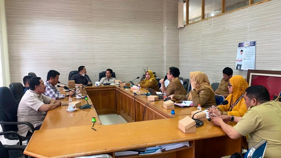 Rapat Kerja DPRD Polman bersama Pihak RSUD di ruang rapat komisi, Selasa (28/7/2026).