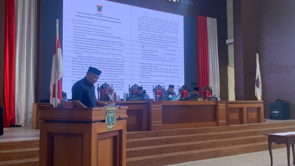Badan Anggaran (Banggar) DPRD Polman dalam Rapat Paripurna DPRD Polman dalam rangka penandatanganan nota kesepakatan KUA dan PPAS Perubahan APBD Tahun Anggaran 2026 antara Pemerintah Kabupaten Polman dan DPRD Polman, Senin (31/8/2026).